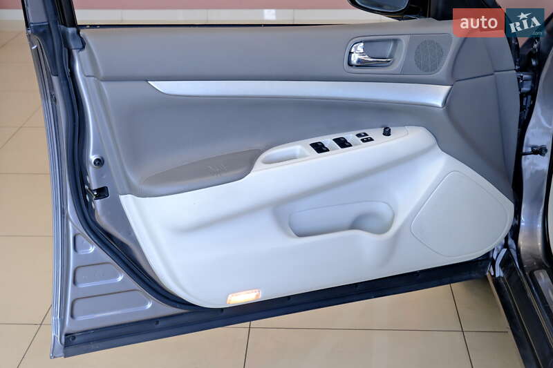 Седан Infiniti G25 2011 в Одессе