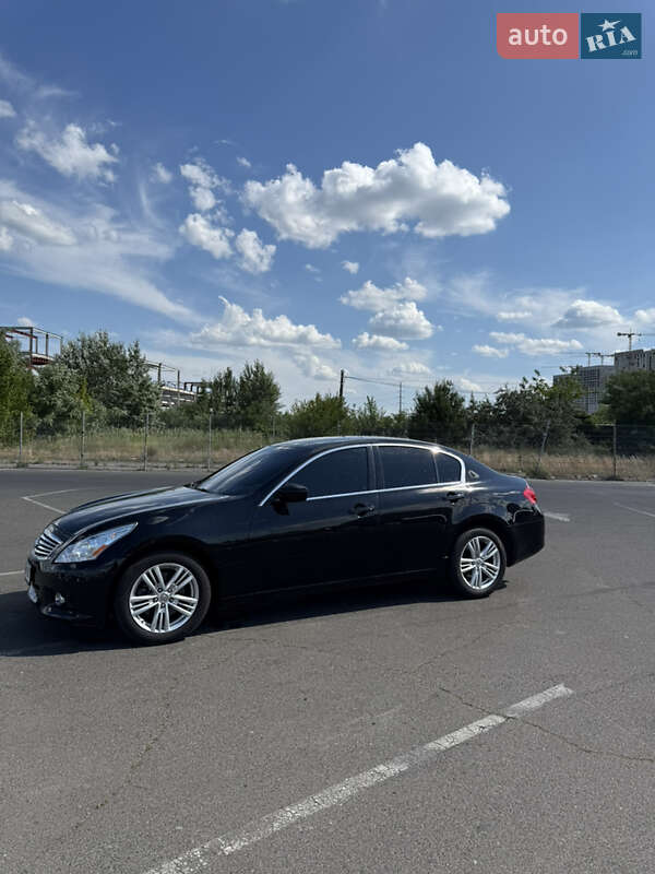 Седан Infiniti G25 2010 в Києві