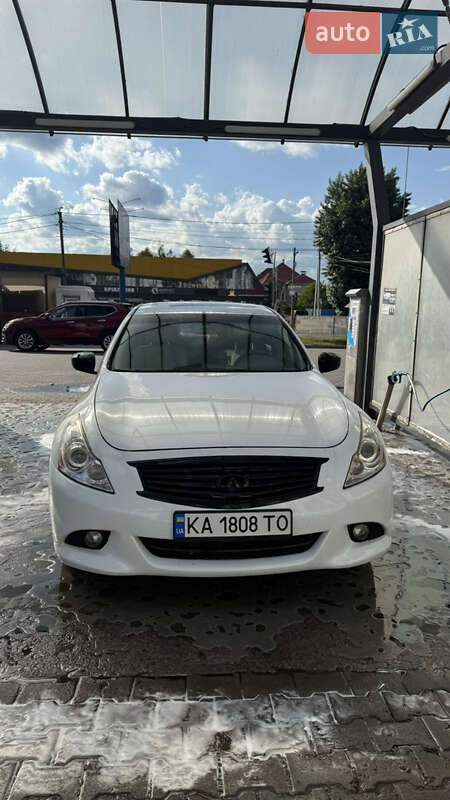 Infiniti G25 2011