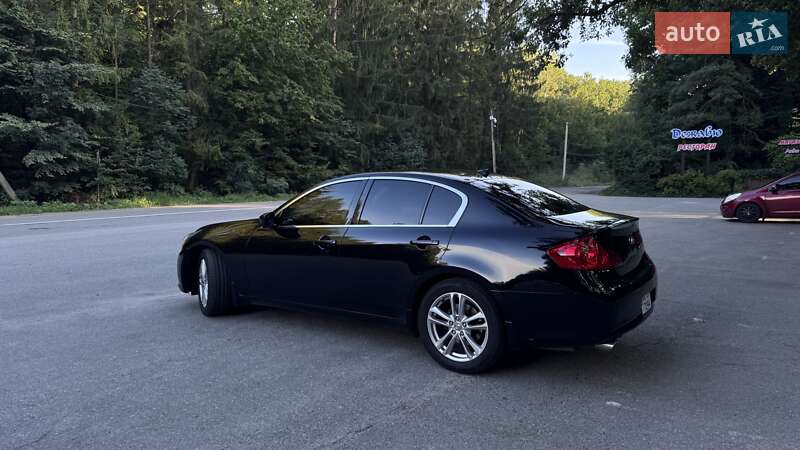 Седан Infiniti G25 2010 в Хмельнике