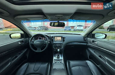 Седан Infiniti G25 2012 в 