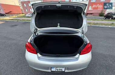 Седан Infiniti G25 2012 в 