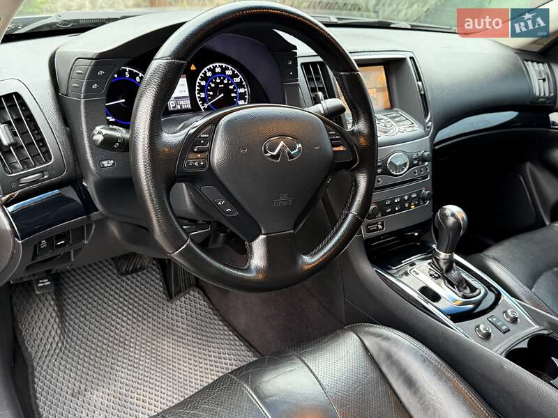 Седан Infiniti G25 2011 в Києві