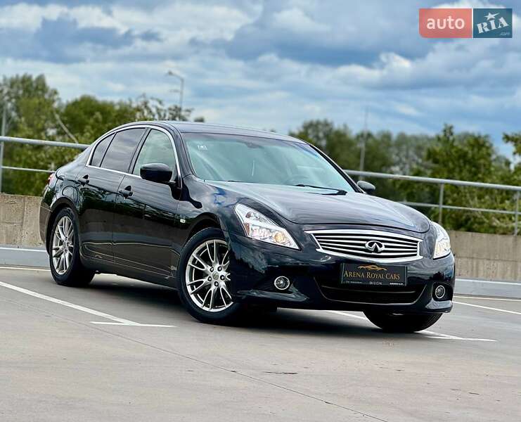 Седан Infiniti G25 2012 в Киеве