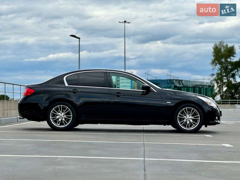 Седан Infiniti G25 2012 в Киеве