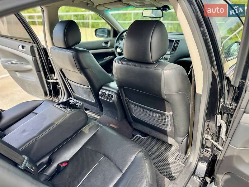 Седан Infiniti G25 2012 в Киеве