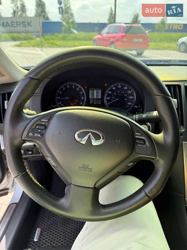 Седан Infiniti G25 2010 в Киеве
