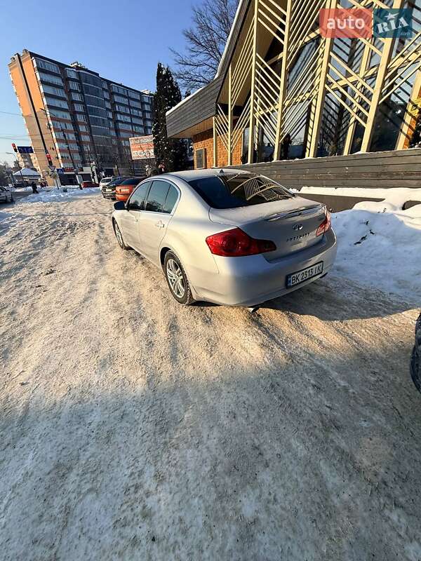 Седан Infiniti G25 2010 в Киеве