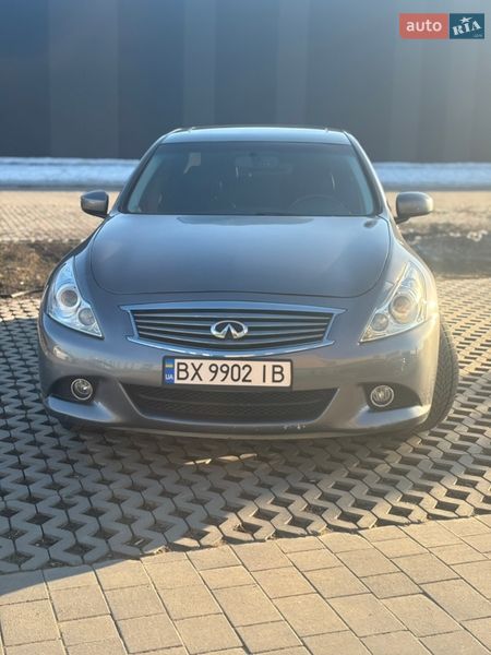 Infiniti G25 2011