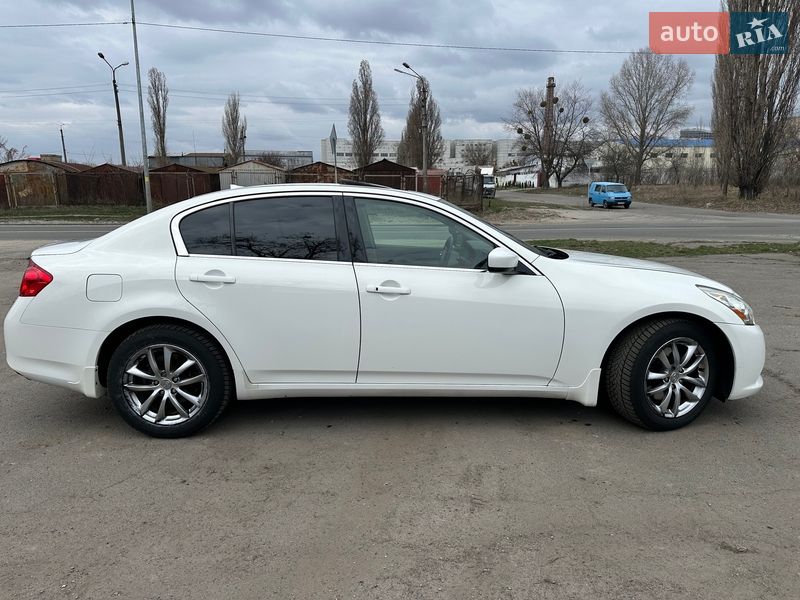 Седан Infiniti G25 2010 в Киеве
