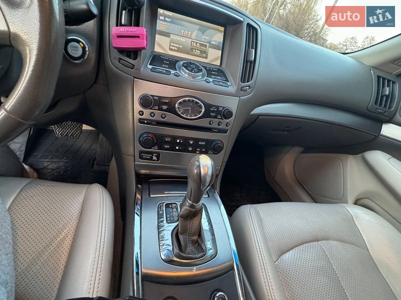 Седан Infiniti G25 2012 в Александрие