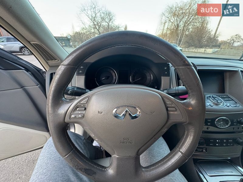 Седан Infiniti G25 2012 в Александрие