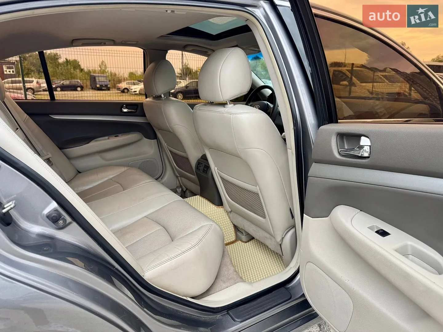 2011 Infiniti G - мініатюра 12