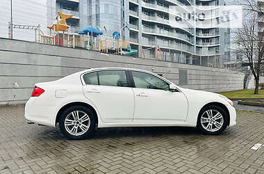 Седан Infiniti G37 2013 в 