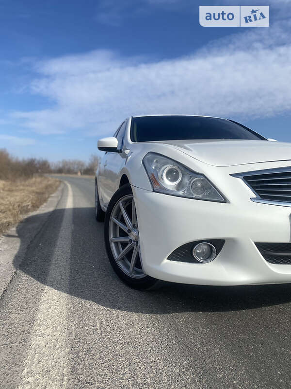 Седан Infiniti G37 2012 в Чернигове