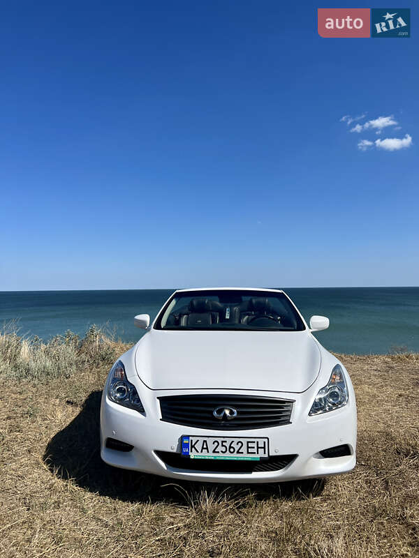 Кабриолет Infiniti G37 2009 в Киеве