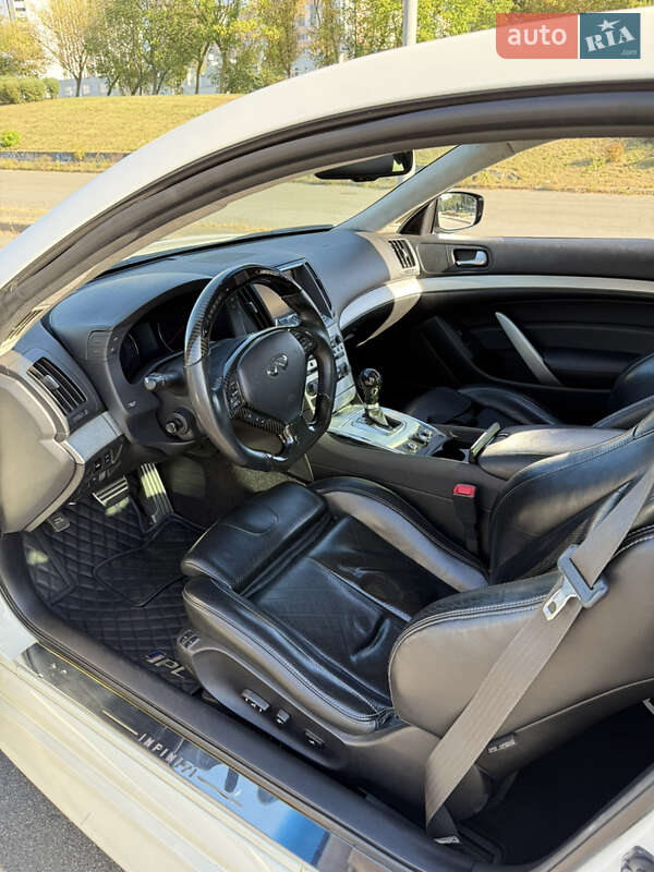 Купе Infiniti G37 2009 в Києві