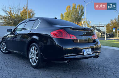 Купе Infiniti G37 2011 в 
