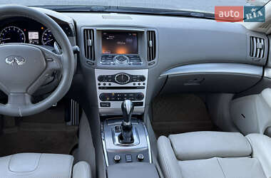 Купе Infiniti G37 2011 в 