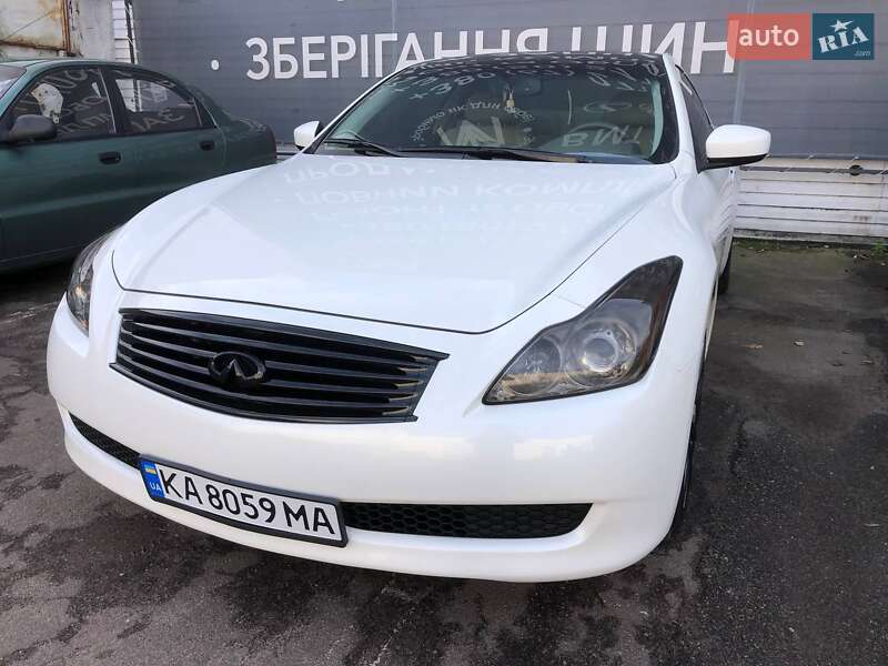Купе Infiniti G37 2008 в Києві