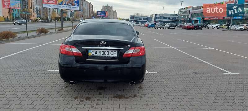 Седан Infiniti M25 2012 в Киеве