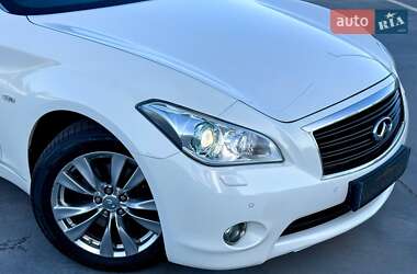 Седан Infiniti M25 2012 в 