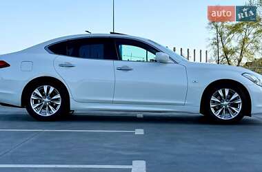 Седан Infiniti M25 2012 в 