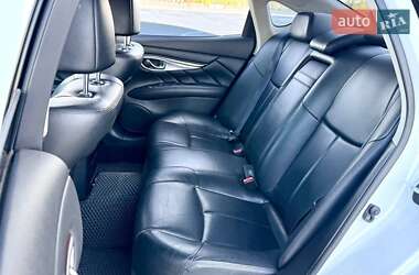 Седан Infiniti M25 2012 в 
