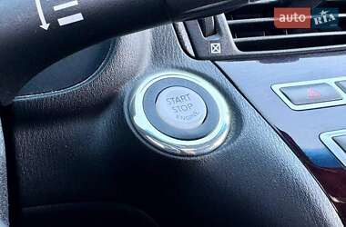 Седан Infiniti M25 2012 в 
