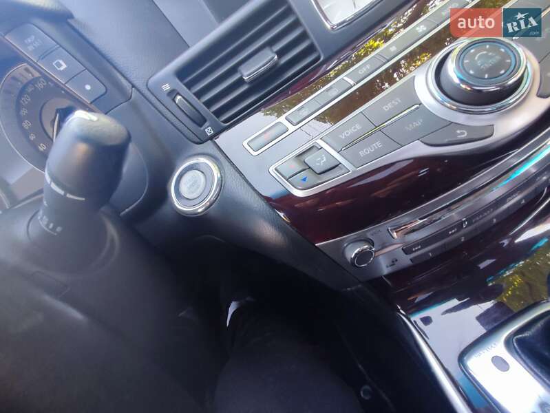 Седан Infiniti M25 2012 в Запоріжжі