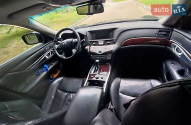 Седан Infiniti M25 2012 в 