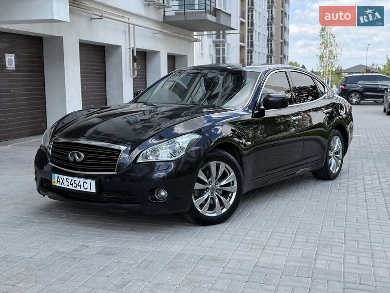 Седан Infiniti M25 2012 в 