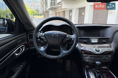 Седан Infiniti M25 2012 в 
