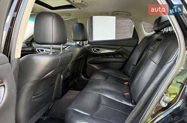 Седан Infiniti M25 2012 в 
