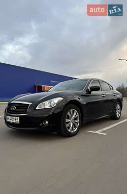 Седан Infiniti M25 2013 в 