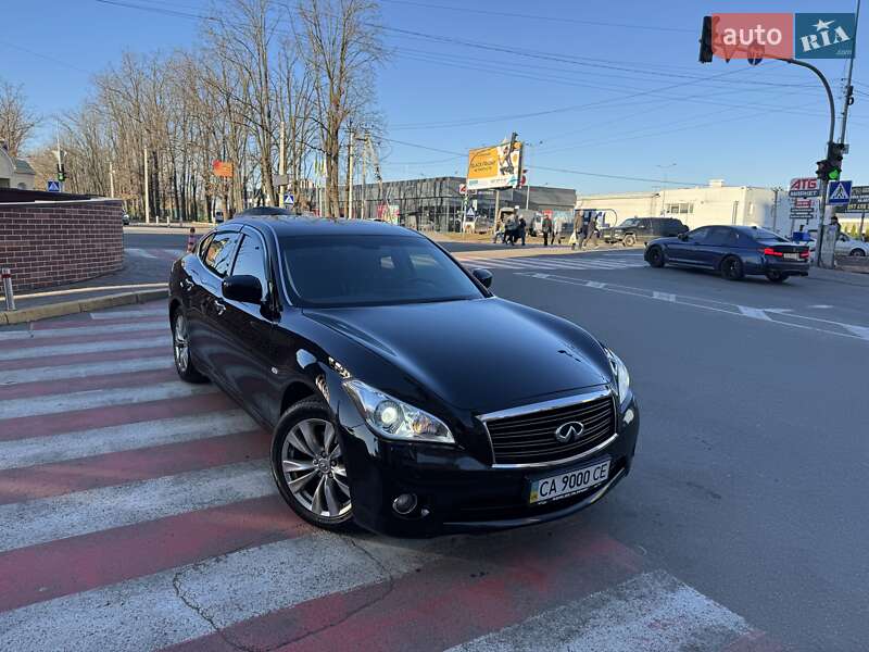 Седан Infiniti M25 2012 в Киеве