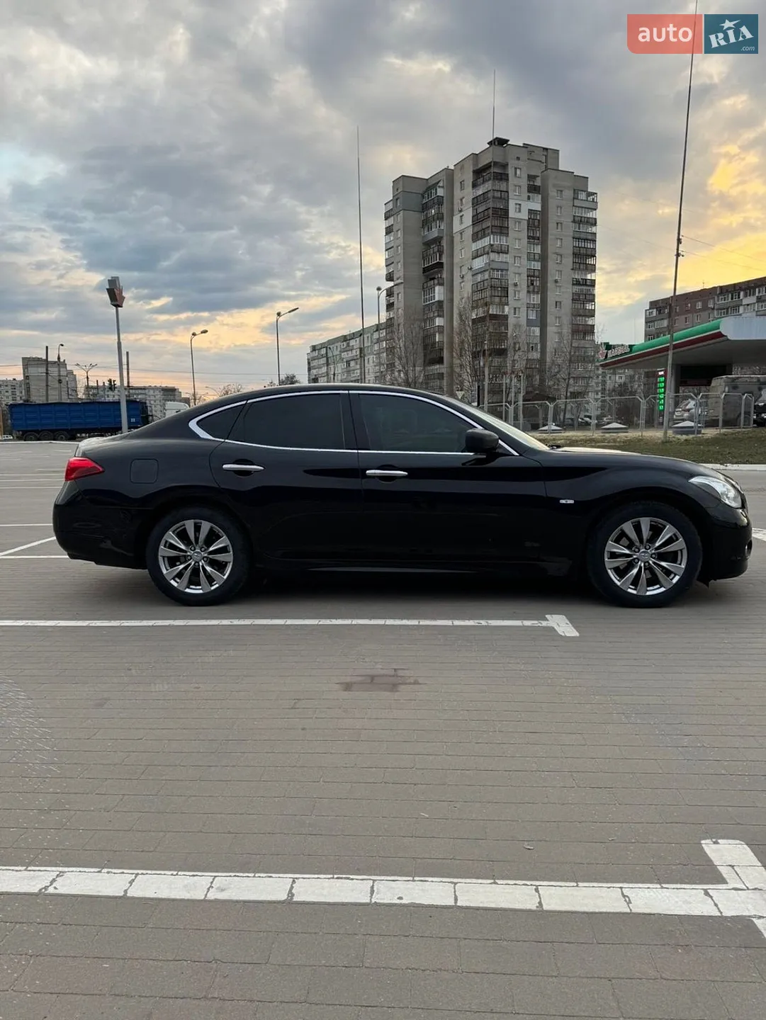2013 Infiniti M - мініатюра 2