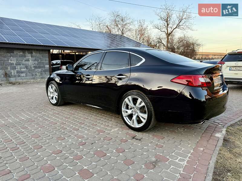 Infiniti M30 2010
