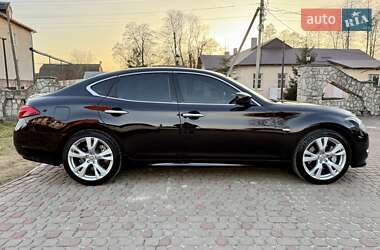 Седан Infiniti M30 2010 в 