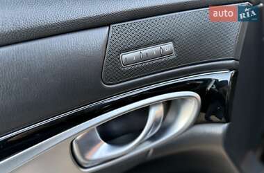 Седан Infiniti M30 2010 в 