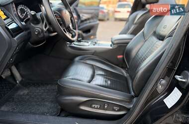 Седан Infiniti M30 2010 в 