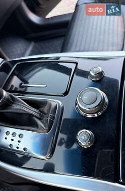 Седан Infiniti M30 2010 в 