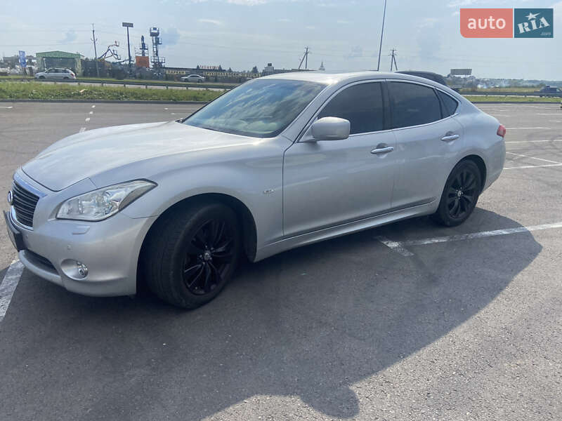 Седан Infiniti M30 2011 в Львові