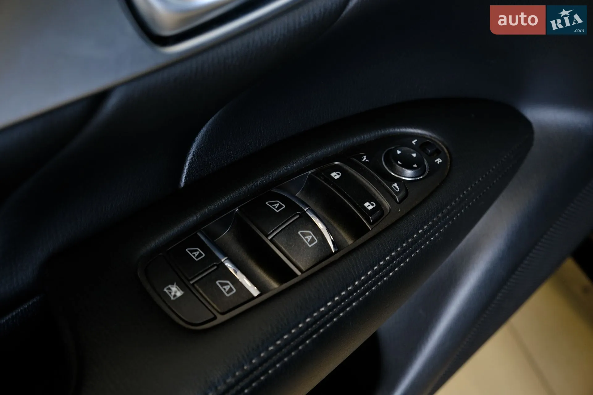 2013 Infiniti M - мініатюра 27