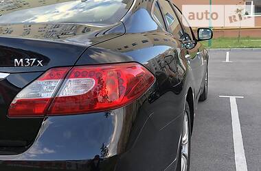 Седан Infiniti M37 2013 в 