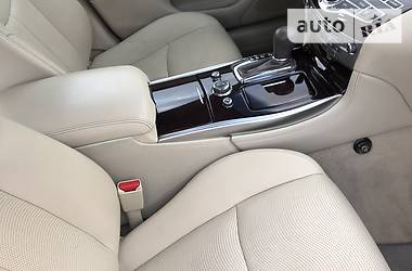 Седан Infiniti M37 2013 в 