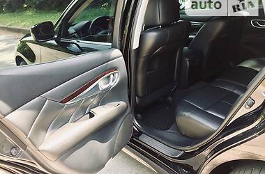 Седан Infiniti M37 2013 в 