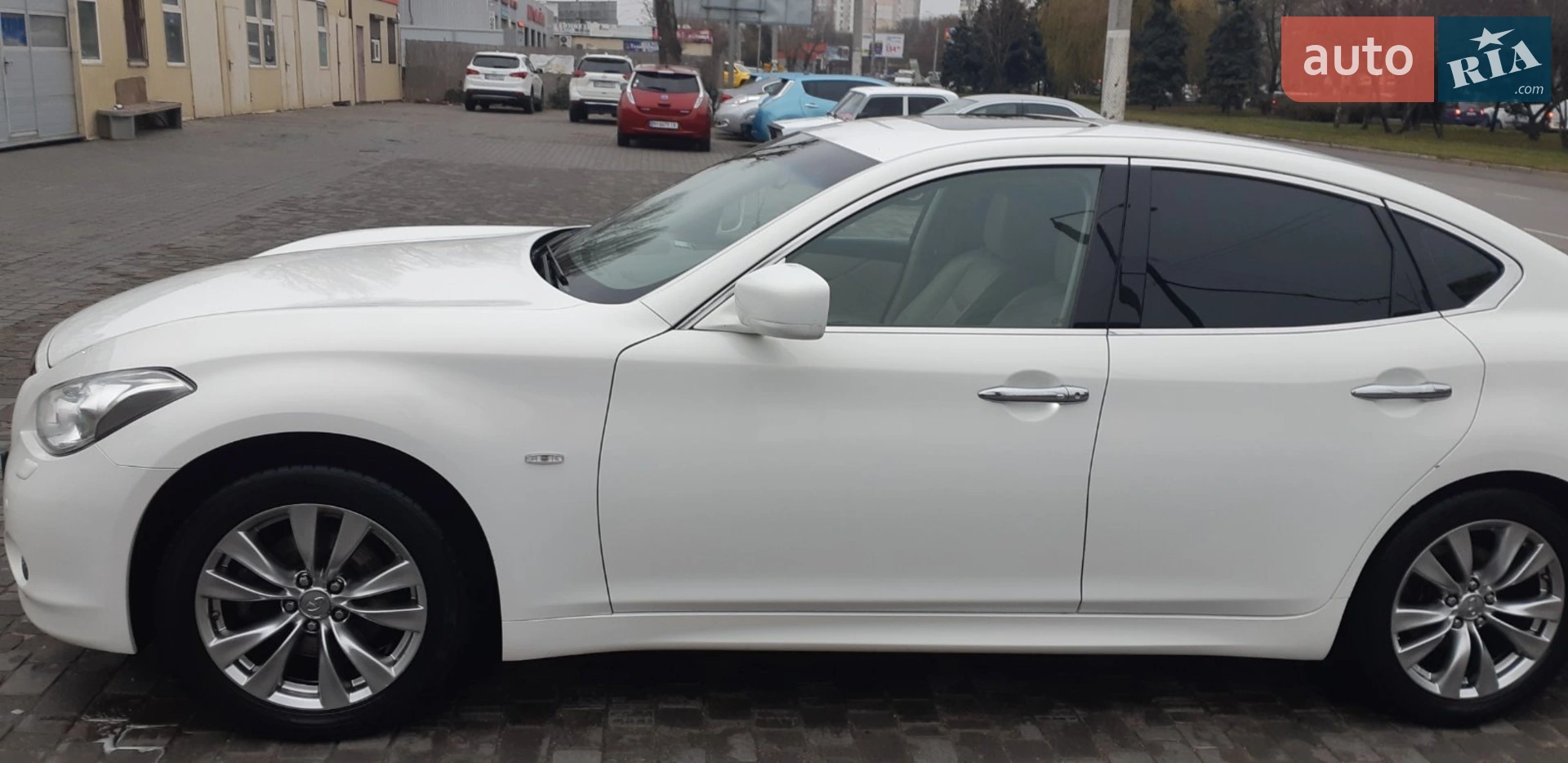 2011 Infiniti M - мініатюра 3