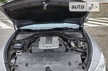 Седан Infiniti M37 2013 в 