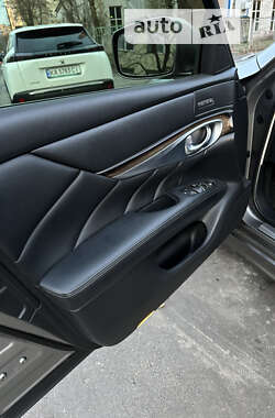 Седан Infiniti M37 2013 в 